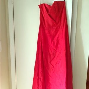 Formal dress, fitted bust, strapless